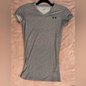 Under Armour Women's Gray Heather Heat Gear V-Neck Fitted Size Small